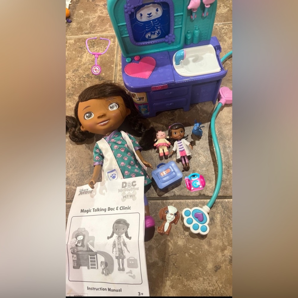 Disney's Doc McStuffins talking doll and talking vet table